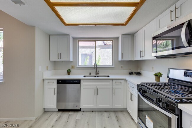 Building Photo - 582 Searchlight Dr