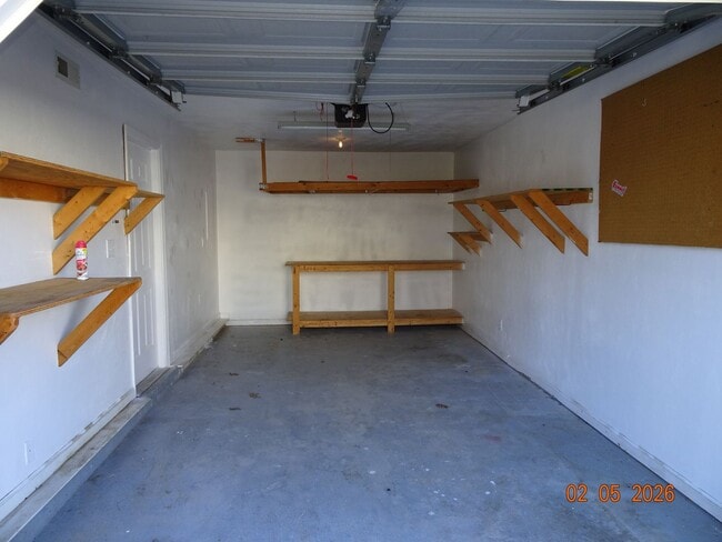 Building Photo - 3 Bedrooms, 2 Full Bathrooms Duplex