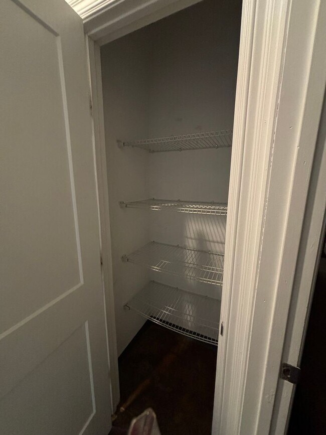 Building Photo - 1316 E Blaine St