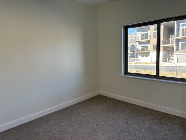 Building Photo - 156 Alpine Ln