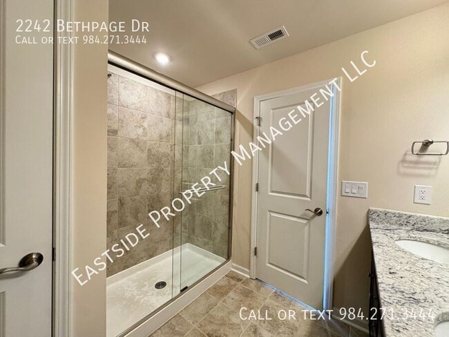 Building Photo - 2242 Bethpage Dr