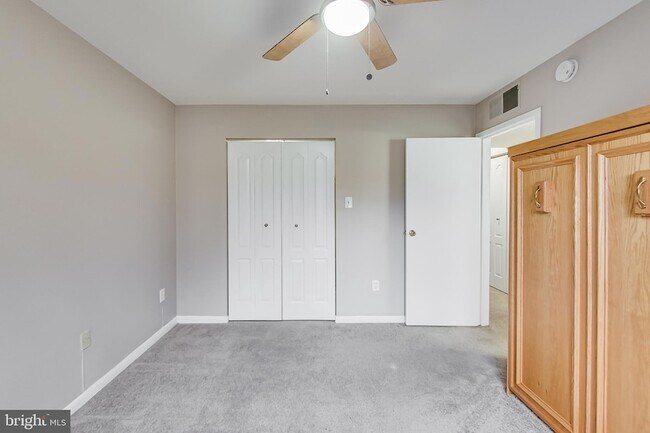 Building Photo - 7611 Maple Ave