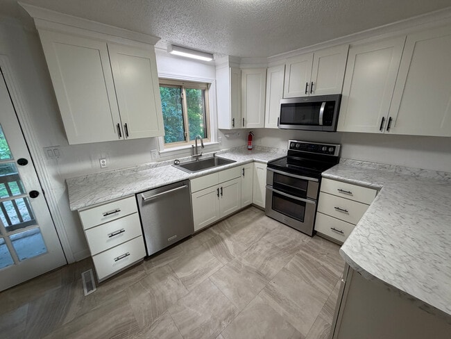 Building Photo - 1051 Cox Mill Rd