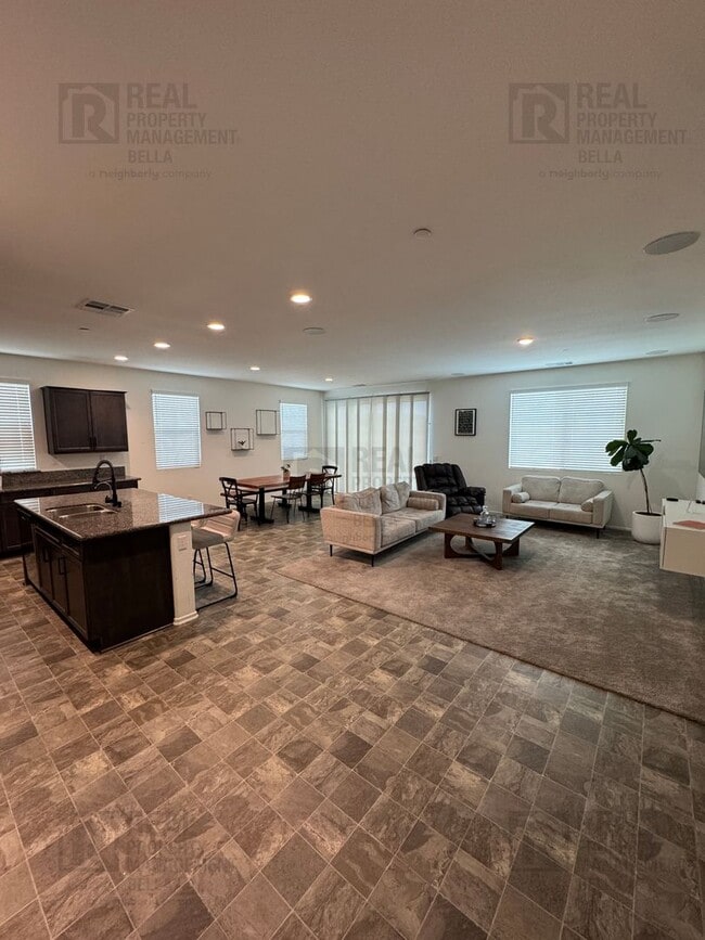 Building Photo - Beautiful 3 Bed, 2 Bath Single-Story Home in McSweeny Farms with Open-Concept Living