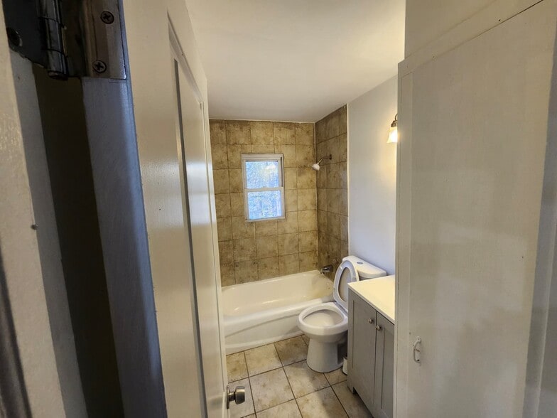 Building Photo - 2 Wildwood Trl