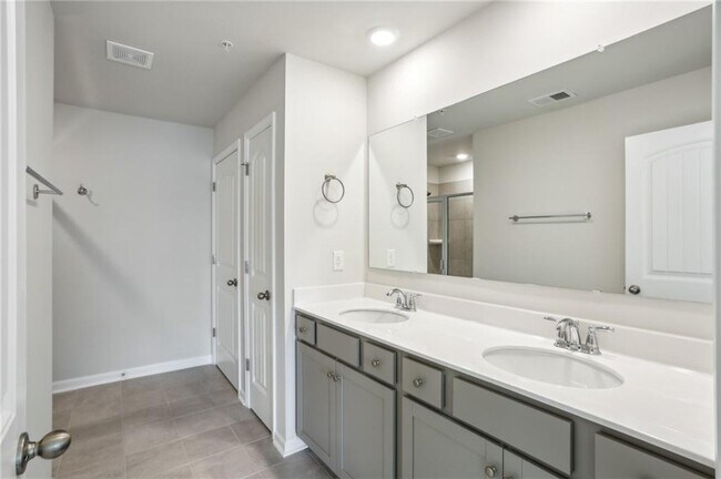 Building Photo - 3648 S Fulton Ave