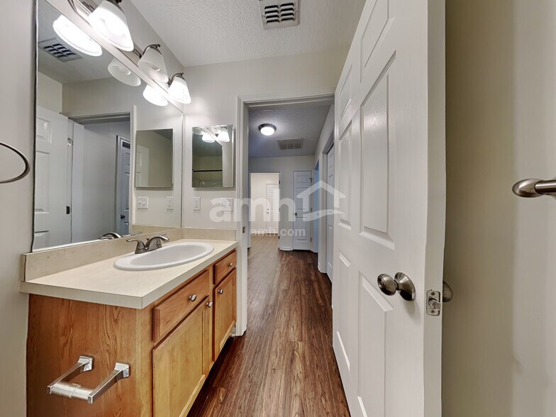 Building Photo - 587 Arborwood Dr