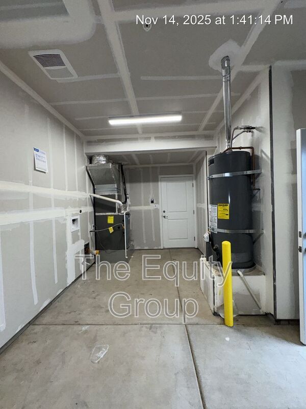 Building Photo - 418 S Summit St