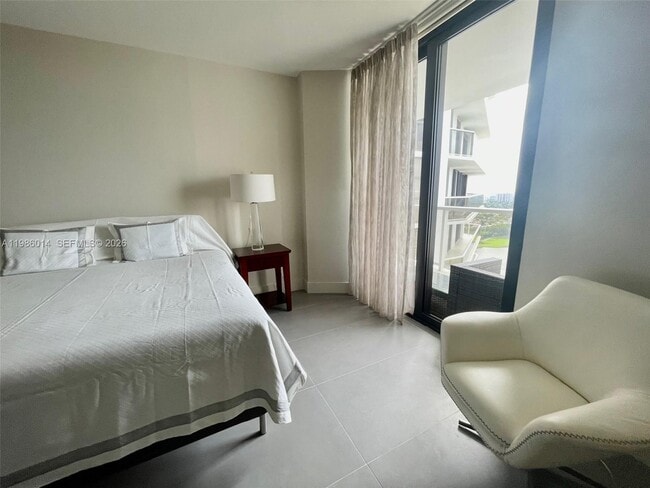 Building Photo - 20281 E Country Club Dr