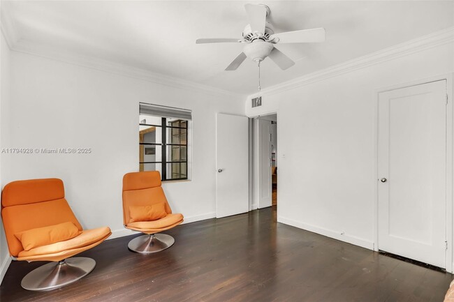 Building Photo - 5390 Sunset Dr