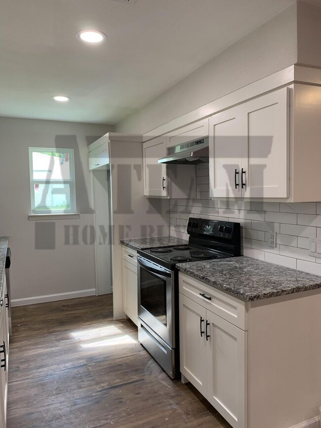 Building Photo - Freshly Remodeled 3 Bed 2 Bath Home!
