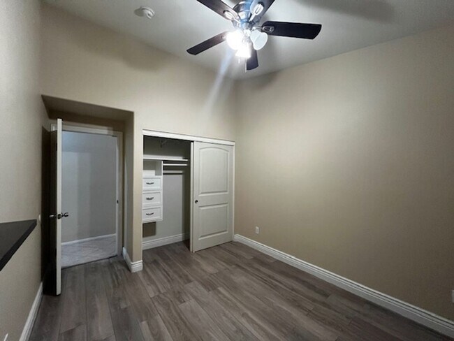 Building Photo - Stylish & Solar-Powered 5-Bed Gem with Vau...