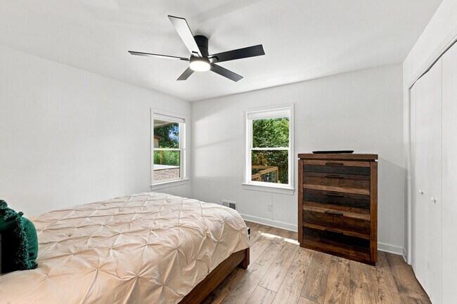 Building Photo - 4225 Twin Rivers Dr