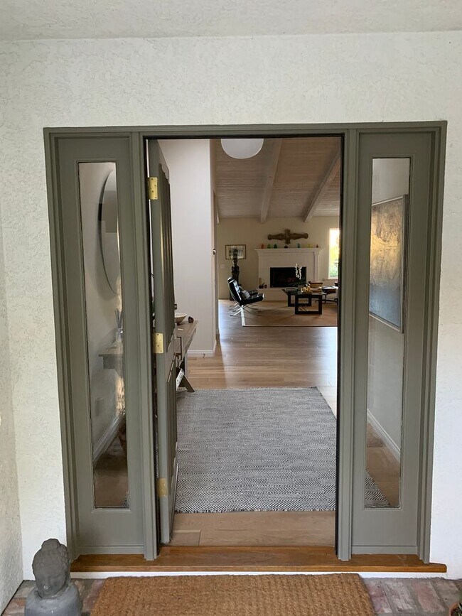 Building Photo - Beautiful Home in Gated Community