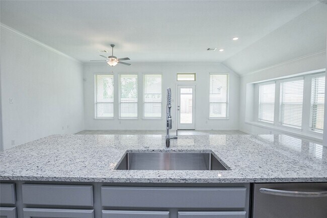 Building Photo - 8726 Fairbrook Dr