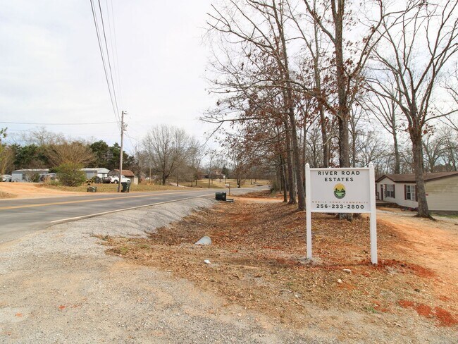 Building Photo - Move-In Ready & Lawn Care Included!