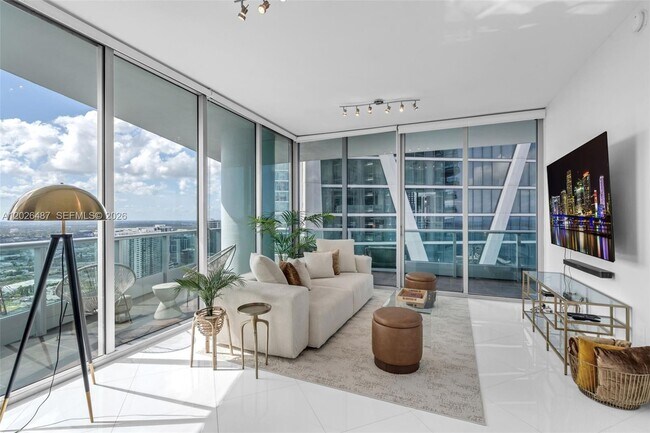 Building Photo - 900 Biscayne Blvd