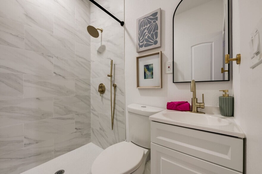 Building Photo - 5624 Eastside Ave