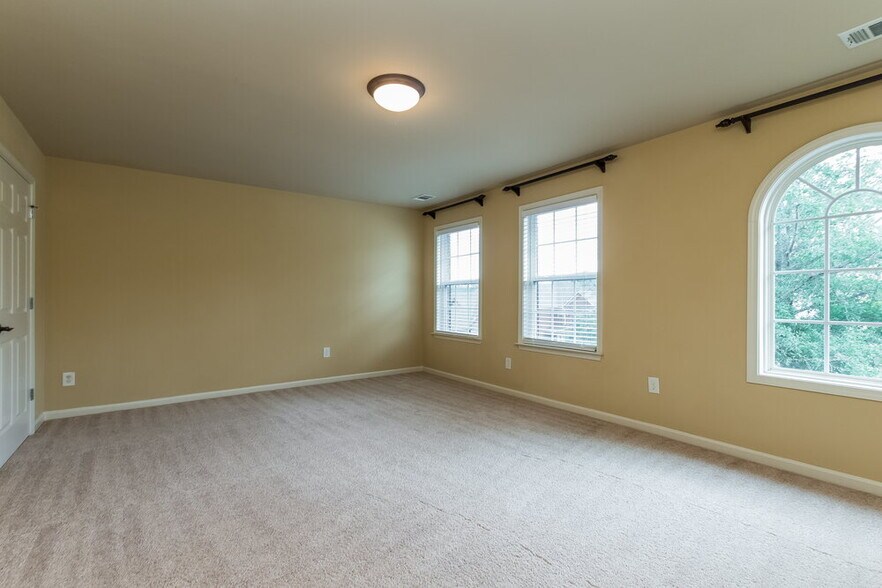 Building Photo - 3925 Village Estates Ct
