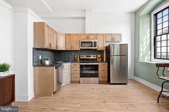 Building Photo - 201 Leverington Ave