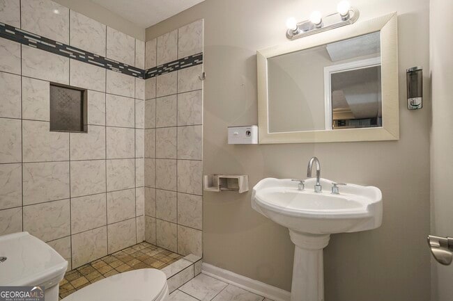 Building Photo - 9285 Cedar Ridge Dr NW