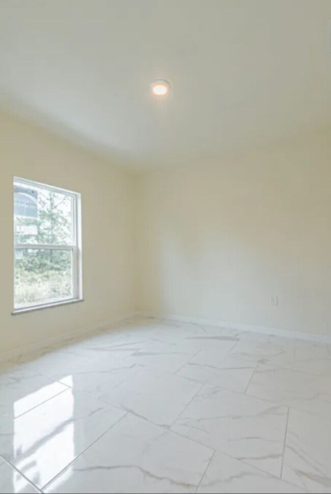 Building Photo - Great Location in Lake Placid-Large Three ...