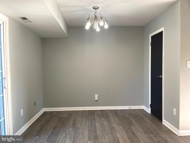 Building Photo - 5241 Daffodil Dr