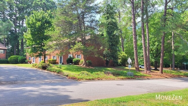 Building Photo - 5813 Nottoway Ct