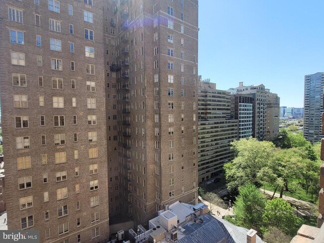 Building Photo - 219 S 18th St