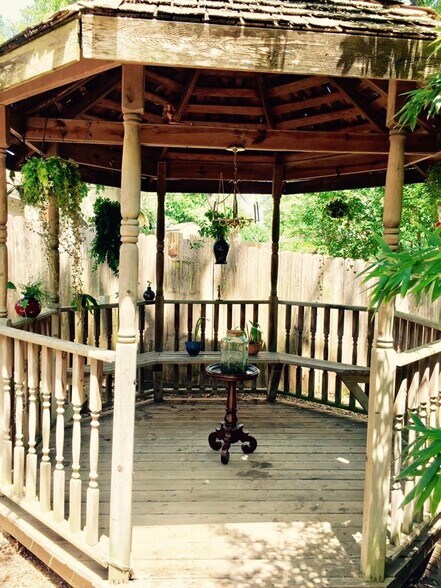 Gazebo - 3006 Cedarlawn Cir