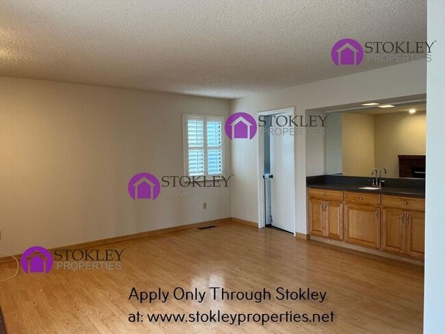 Building Photo - 3840 Rockford Dr