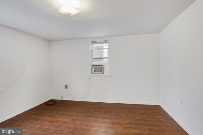 Building Photo - 240 W Girard Ave