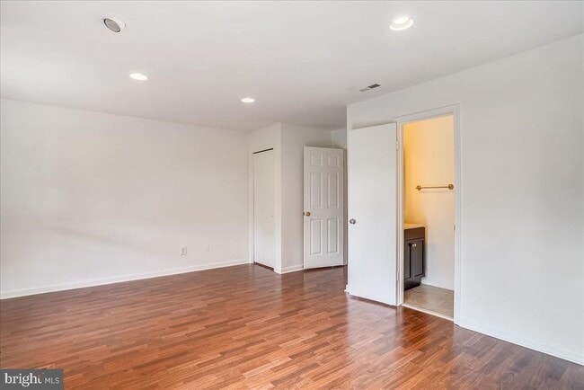 Building Photo - 8830 Thomas Lea Terrace