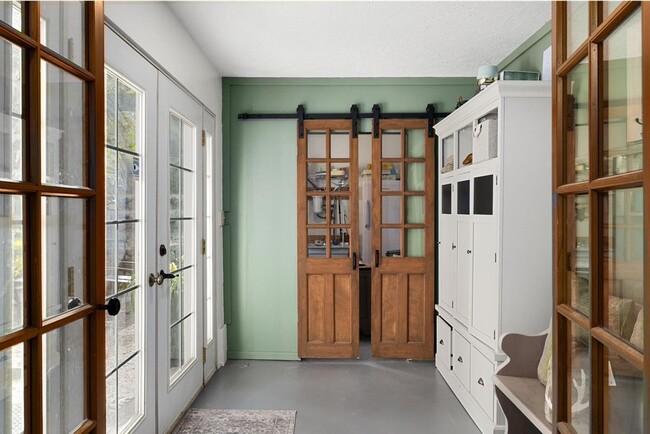 Building Photo - Spectacular Views Close to I-90!