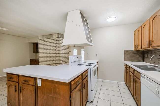 Building Photo - 6615 Blue Ridge Dr