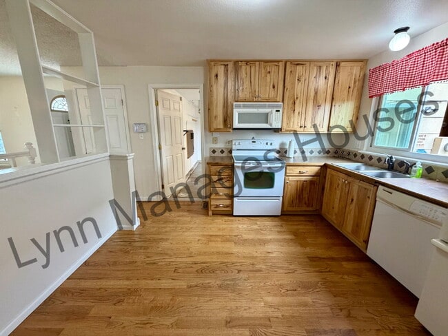Building Photo - Single Family Home - Ready Now!