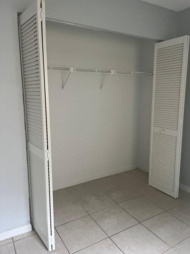 Building Photo - 6053 10th Ave N