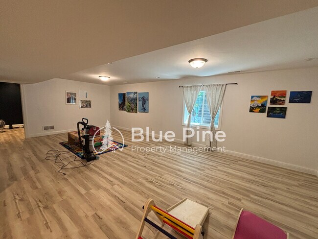 Building Photo - 5506 Eaglewood Dr