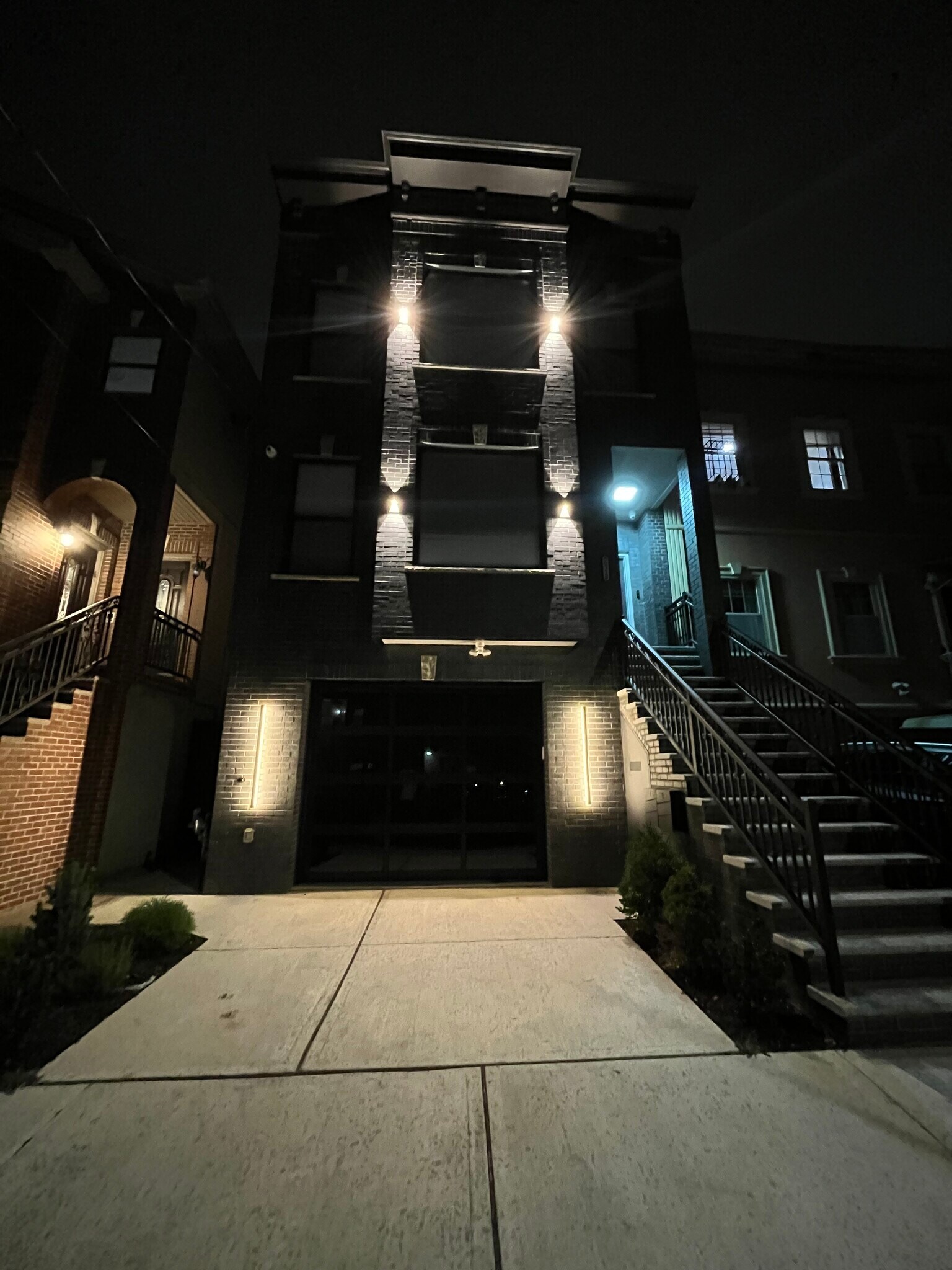 Building Photo - 230 Griffith St