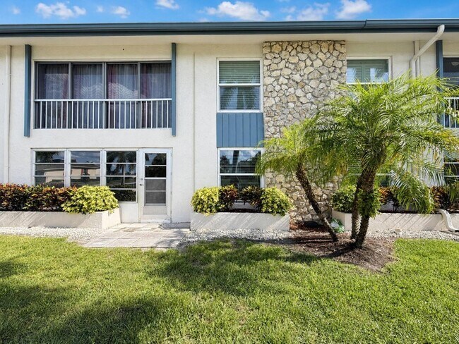 Building Photo - AVAILABLE NOW! Beautifully Renovated First-Floor Condo with Peaceful Screened Lanai