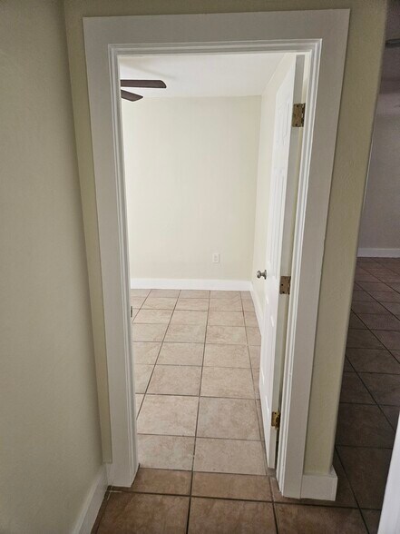 Building Photo - 9628 N 13th St