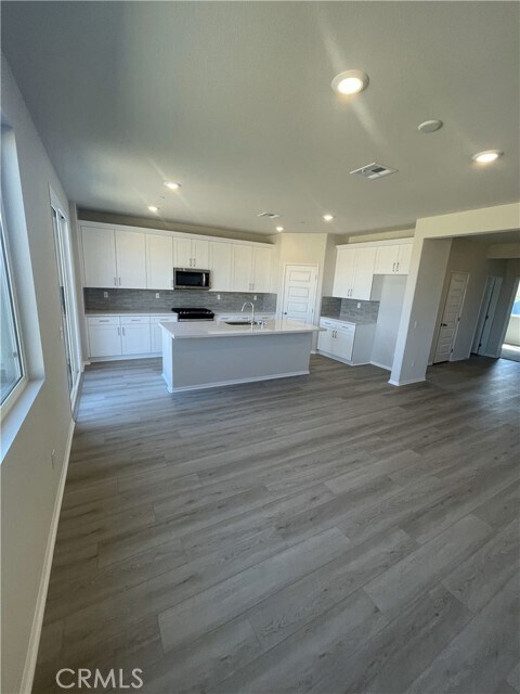 Building Photo - 11632 Couples