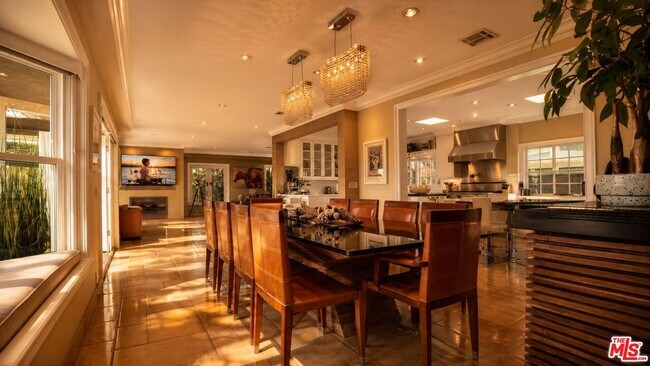Building Photo - 8740 St Ives Dr
