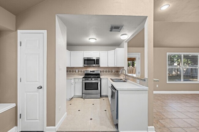 Building Photo - 12130 La Salle Oaks