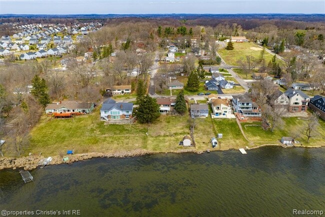 Building Photo - 2739 Lakeridge Ave