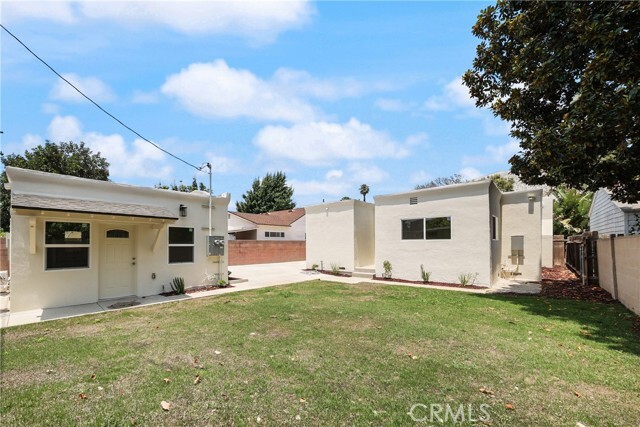 Building Photo - 11210 Oak St