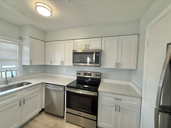 Building Photo - 4730 Coquina Key Dr SE