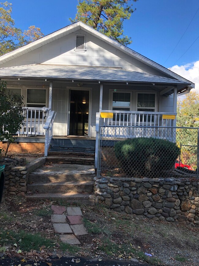 Building Photo - Updated Studio Apartment in Shasta Lake