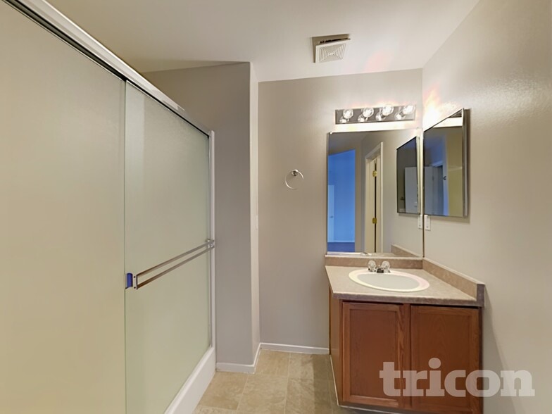 Building Photo - 8700 Winding Creek Dr