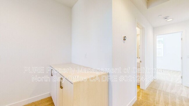 Building Photo - 221 Gambrel Cir